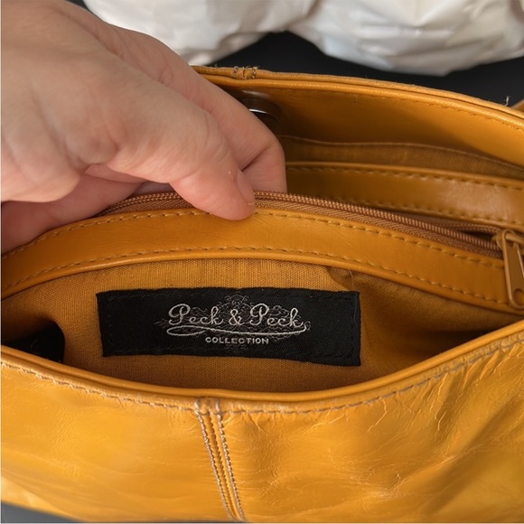 Peck & Peck Collection Twisted Handle Yellow Leather Hobo Shoulder Bag - Picture 5 of 12